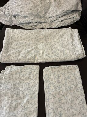 Linden Light Blue Leaf-Print Bedding Set Size Full